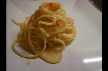 Spaghetti, garlic, chili and olive oil (aglio, olio e peperoncino)