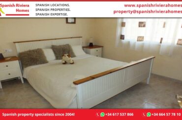 Frontline detached villa with four bedrooms, three bathrooms and direct beach access for sale