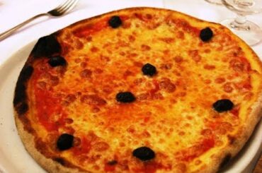 How to make real Italian pizza. Very tasty and very easy.