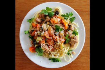 Quick and easy spaghetti with Italian sausages, courgette and mushroom.