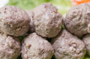 THE SECRECT TO JUICY MEATBALLS (even frozen)! How to make Chinese beef meatballs!