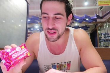 Syrian eating  HOPIA & Vegetarian Siopao | Binondo at Night 2017 | Kain Tayo!