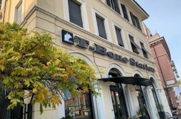 American Food with an Italian Student (T-Bone Station in ROME)