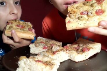 ASMR ITALIAN FOCACCIA (CRUNCHY & SOFT EATING SOUNDS)