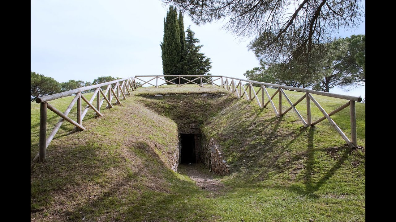 Tumulo di Montecalvario, Castellina in Chianti, Siena, Tuscany, Italy, Europe Tumulo di Montecalvario, Castellina in Chianti, Siena, Tuscany, Italy, Europe