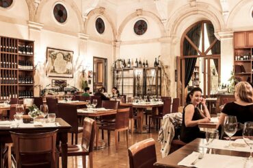 Gourmet Wine and Dinner Experience in Rome