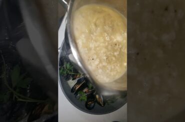 Steaming Muscles with White Wine Sauce