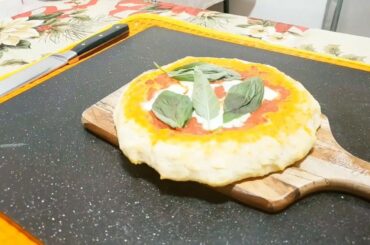 Pizza Margherita from scratch
