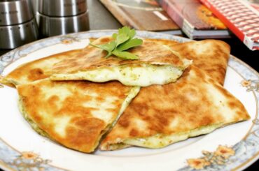 How to make Italian quesadillas (Pesto and cheese) - Recipe | Daniella's Home Cooking
