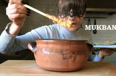 MUKBANG ITA: MANGIO PASTA, PATATE E PROVOLA ALLA NAPOLETANA (EATING SHOW ITALIANO)