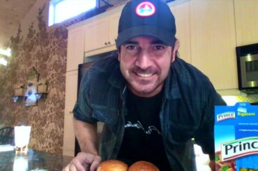 Kitchen Magic Tricks, 'The Italian Drop', Trick 01