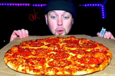 Eating My FAVORITE PIZZA From Dominos.