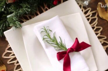 Rustic elegant Christmas Dinner table with the Petit Cook & Wish!