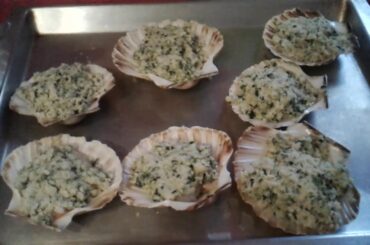 ITALIANFILIPINA LIFESTYLE,. HE PREPARE AND COOK 3 KINDS OF FISHES.SCALLOPS,SQUID SALMONE.