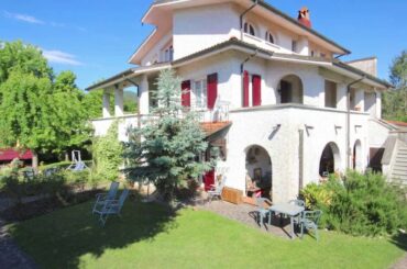 Large villa near Lucca, Toscana - 415m² - 750.000€