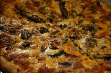 Food Cravings - School Cafeteria Pizza - Lunchroom Pizza Recipe - How to Make Pizza | DIY 🍕