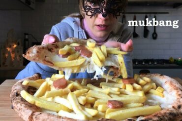 MUKBANG ITA: MANGIO VERA PIZZA NAPOLETANA CON WURSTEL E PATATINE FRITTE (EATING SHOW ITALIANO)