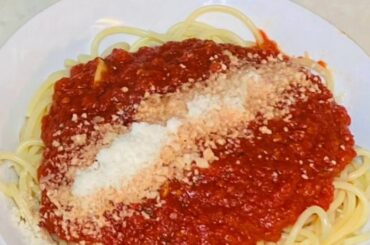 Cooking single pasta with marinara sauce then naan pizza.cooking for one is pretty simple.