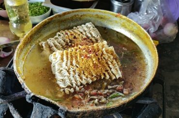 CHEESE CRUSHED MAGGI || GAIMUKH CHOWPATTY || INDIAN STREET FOOD || @ RS. 80/-