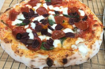 Making a special pizza Live streaming