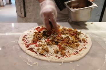 Live pizza making at intercontinental hotel in dubai😊