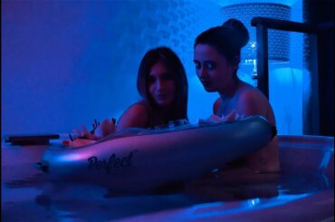 ASMR TWO HOT GIRLS MUCKBANG | EATING FOOD SOUND IN JACUZZI | ITALIAN CHIPS, BREAD, SNACKS