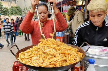 Hardworking Aunty Selling Pasta on Street | Desi Style Pasta | Indian Street Food