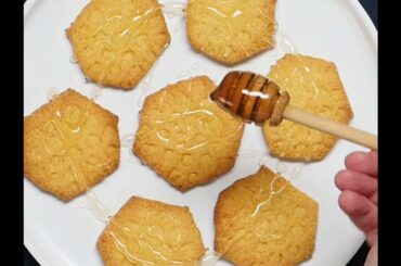 How to Shape Biscuits Like a Honeycomb | Masterpiece On a Plate | La Cucina Italiana USA