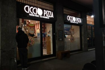 Food Review: Ciccio Pizza - Milan, Italy