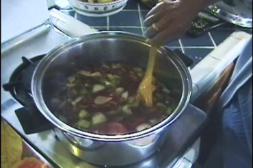 How To - Italian Cooking - Minestrone Soup