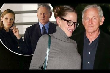 Jennifer Garner reunites with Alias co-star Victor Garber for dinner in LA with comedian Martin Shor