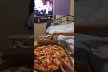 Hawaiian pizza  And chicken wings mukbang.