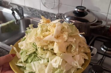 MY ITALY LIFESTYLE: COOKING VEGETABLES CABBAGE WITH SMOKED BACON CUBES.
