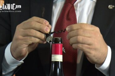 How to open a bottle of wine