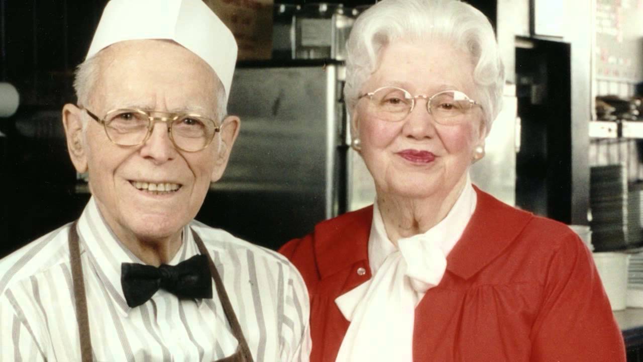 Episode 2919.1 | Varallo's Chili Parlor & Restaurant | Tennessee Crossroads Episode 2919.1 | Varallo's Chili Parlor & Restaurant | Tennessee Crossroads