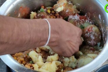 Eating Fuchka | Golgappa | Eating Panipuri   Indian Street Food Kolkata | Large Q Street Food