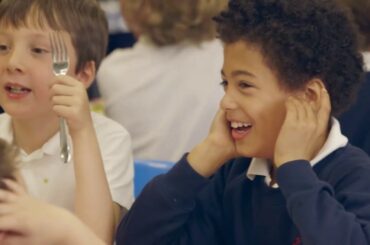 Flash Mob - Opera performs in a primary school during lunch🎵💃🏽