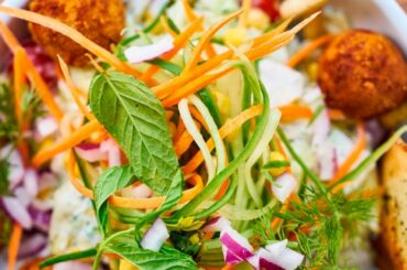 The Best Way to Eat Salad