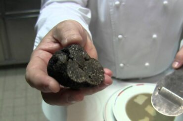 3 Michelin star Guy Savoy presents his cuisine