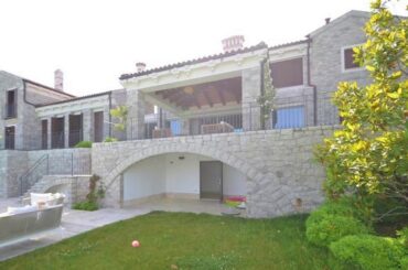 Large Italian-style villa on the coast of Slovenia