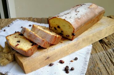 ITALIAN YOGURT POUND CAKE with CRANBERRIES and CHOCOLATE CHIPS easy recipe
