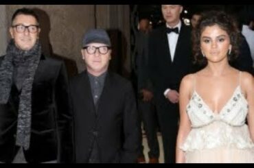 Selena Gomez Smokes Vape in Rome