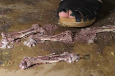 Italian girlfriend - BONES CRUSHER - crush fetish