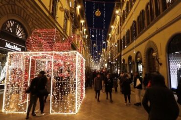 HIGH-CLASS Shopping street in Florence - Italy