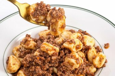 How To Make Gnocchi with Meat Ragu By Robert Irvine
