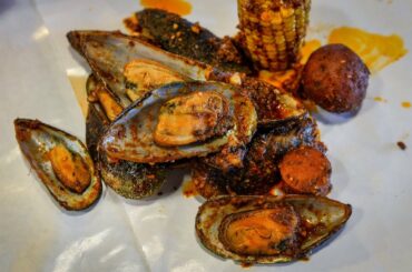 New Fresno seafood restaurant encourages visitors to write on the walls and 'eat with your hands'