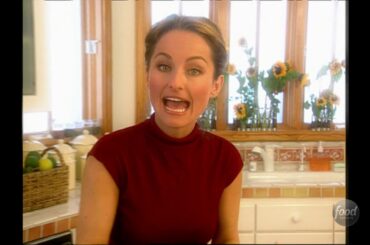 Everyday Italian (4/5/2003): Simple Bolognese Sauce