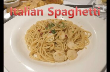 Italian Spagetti - Aglio-olio, Carbonara, baguette bread