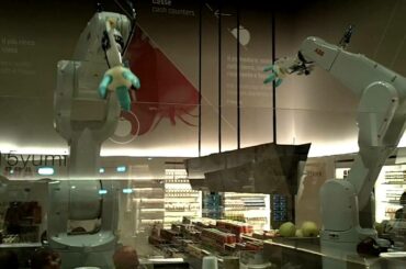 Robot in Future Food District Supermarket @ World Expo Milano Italy may 2015