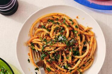 The Tomato-y, Shallot-y Pasta You Didn’t Know You Wanted